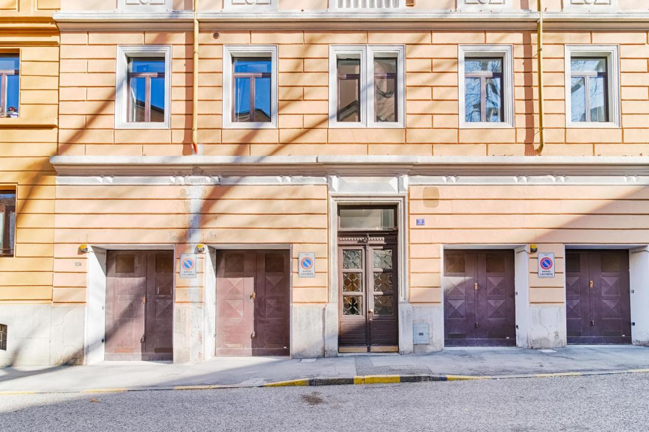 Frida Apartment Nuovo Luminoso Con Vista Aperta Trieste Eksteriør bilde